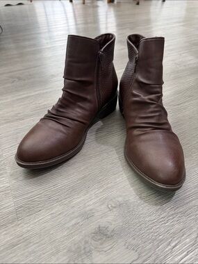 Baretraps Stevie Brown Ankle Boots Classic Zip-Up Ankle Booties Sz 8.5 EUC